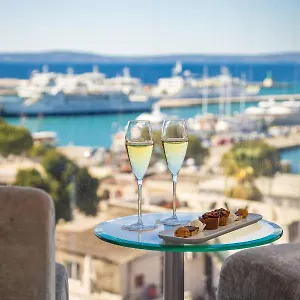 4* Hotell Luxe